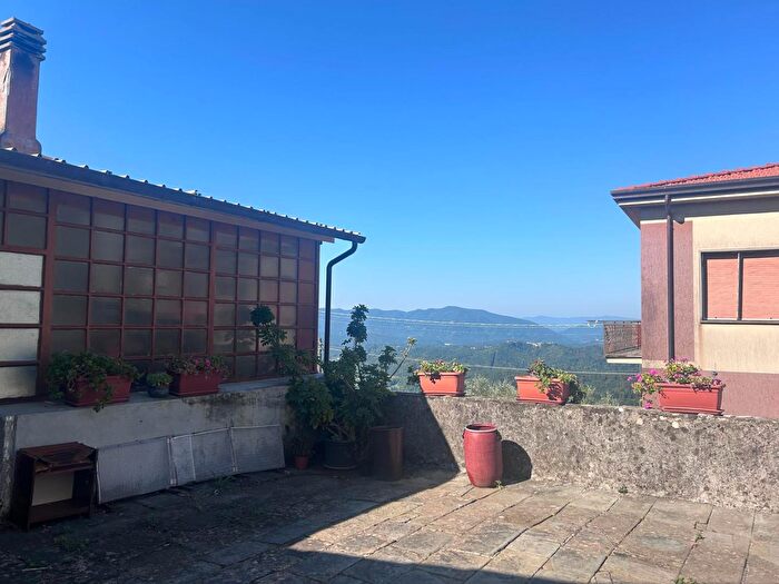 Casa quadrilocale in vendita in Fivizzano