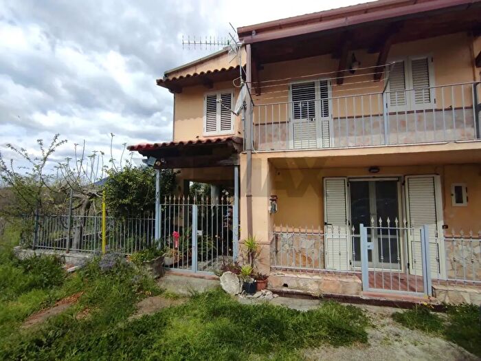 Casa con 7 locali in vendita in Castelvenere