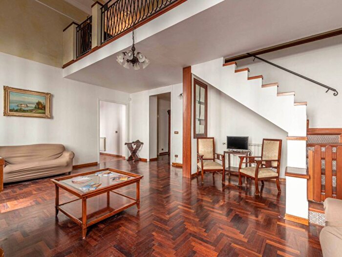 Appartamento con 6 locali in affitto in Via Mariano Stabile, Roma Cavour, Palermo