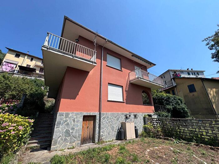 Appartamento quadrilocale in affitto in Via Filippo Cevasco, Centro, Bargagli
