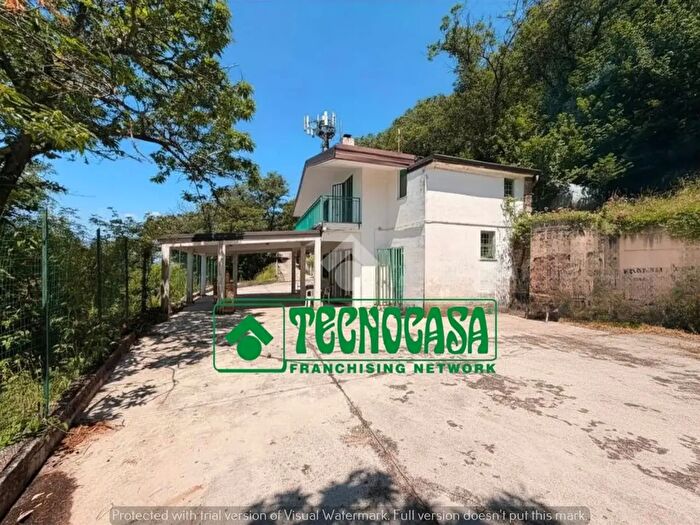 Casa quadrilocale in vendita in Via Vetriera, Monteforte Irpino