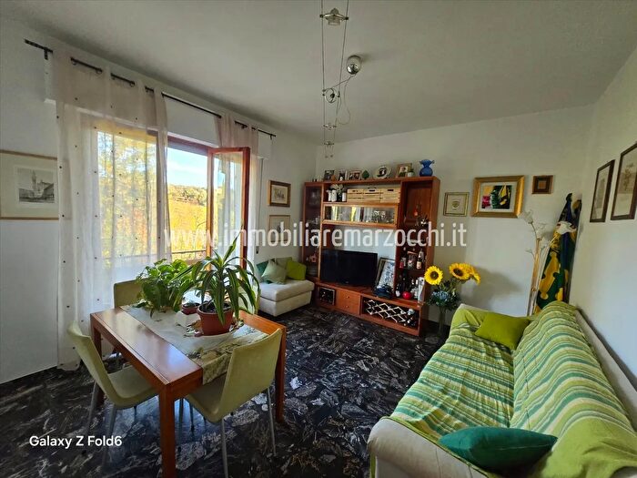 Appartamento con 5 locali in vendita in Via di Fontebenedetta, Siena