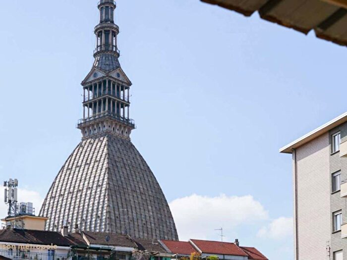 Appartamento trilocale in affitto in Via degli Artisti, Vanchiglia, Torino