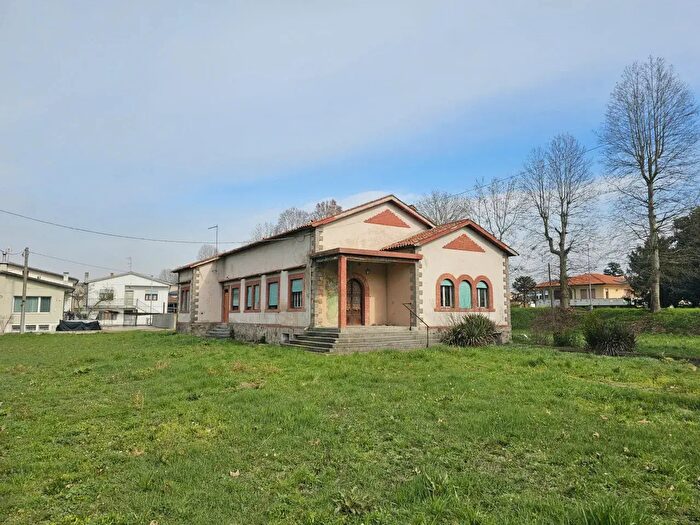 Casa con 6 locali in vendita in Via Don Minzoni, Stanghella