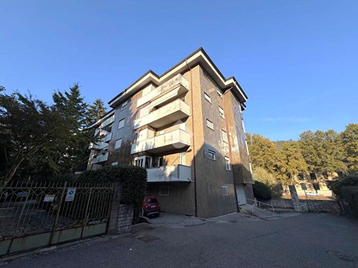 Appartamento quadrilocale in vendita in Via via Arnaldo Fusinato, Centro, Valdagno