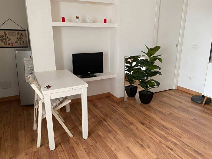 Appartamento bilocale in affitto in Via Giovanni Battista Sammartini, Centrale, Milano