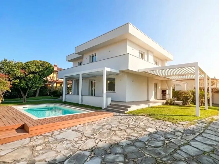 Casa con 8 locali in vendita in Via Donatello, Forte Dei Marmi