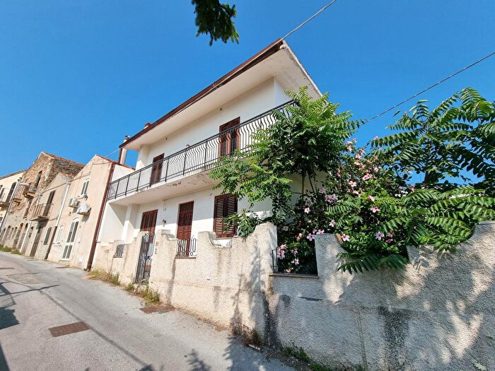 Casa con 6 locali in vendita in Via del Mandorlo, Milazzo