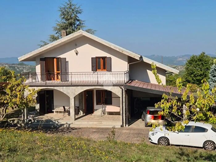 Casa con 6 locali in vendita in Località Gramonda, Malvicino