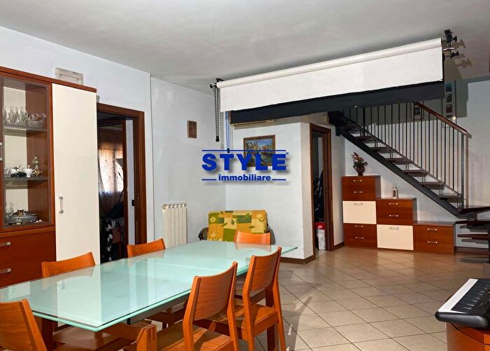 Casa con 7 locali in vendita in Campolongo Maggiore
