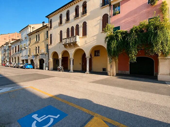 Appartamento trilocale in vendita in Contrà Lodi, Vicenza