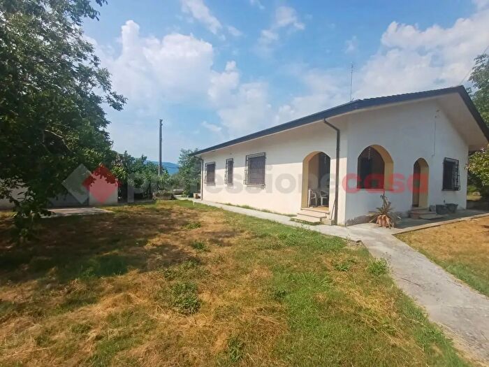 Casa quadrilocale in vendita in Via Casilina Snc, Ceprano