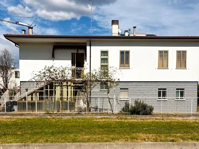 Casa con 7 locali in vendita in Via Mastropiero, Padova