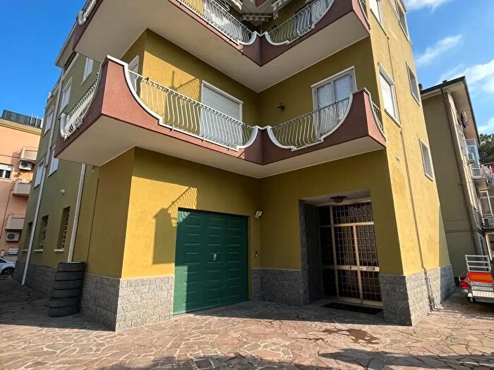 Casa con 8 locali in vendita in Viale Giovanni Pascoli, Rimini