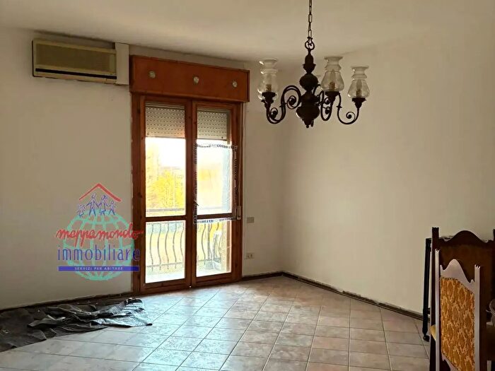 Appartamento con 5 locali in vendita in Via Bondenese, Cento