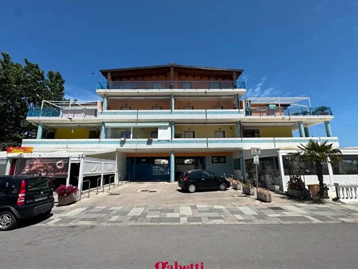 Appartamento trilocale in vendita in Via Magellano, San Salvo