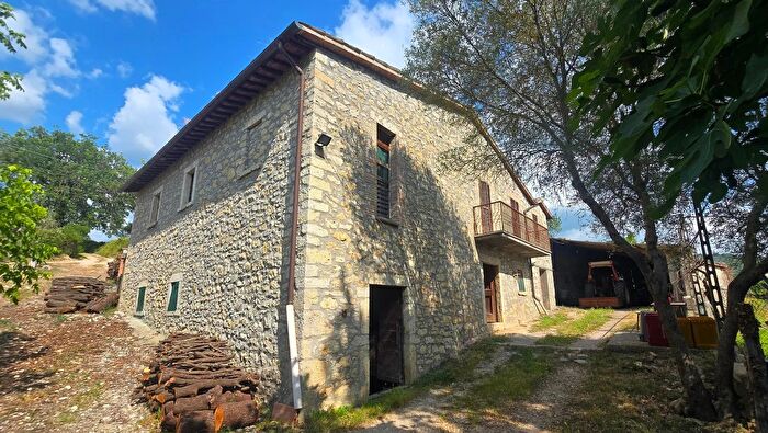 Casa con 9 locali in vendita in Vocabolo Menicaglie, Baschi