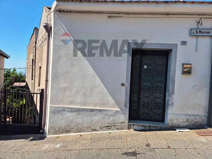 Casa con 7 locali in vendita in Via Guglielmo Marconi, SantAlfio
