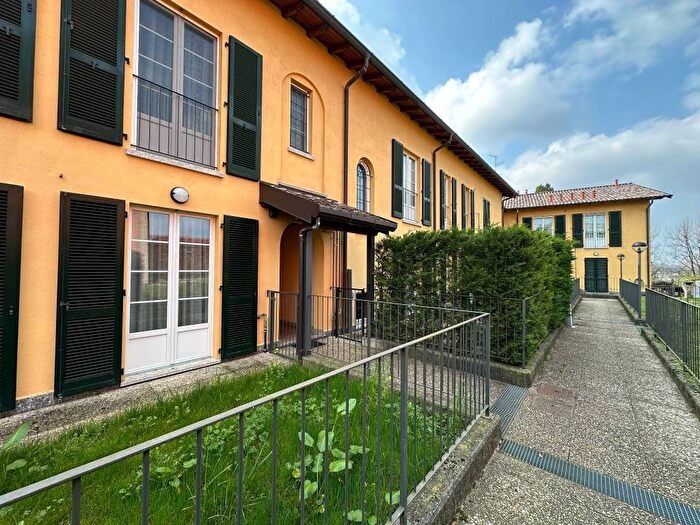 Appartamento trilocale in affitto in Via Monte Rosa, Albiolo