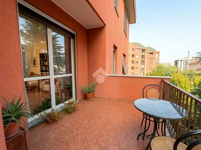 Appartamento quadrilocale in vendita in Via Roberto Bellarmino, Milano