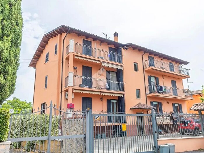Appartamento quadrilocale in vendita in Via Massa di San Giuliano, Roma