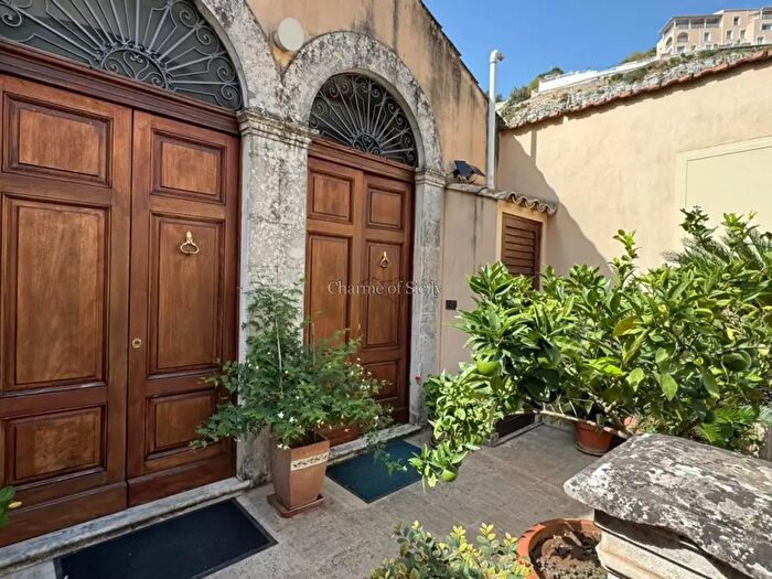 Casa trilocale in vendita in Corso Giuseppe Garibaldi, Modica