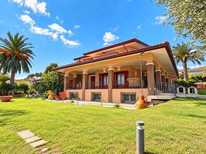 Casa con 13 locali in vendita in Via del Semaforo, Martinsicuro