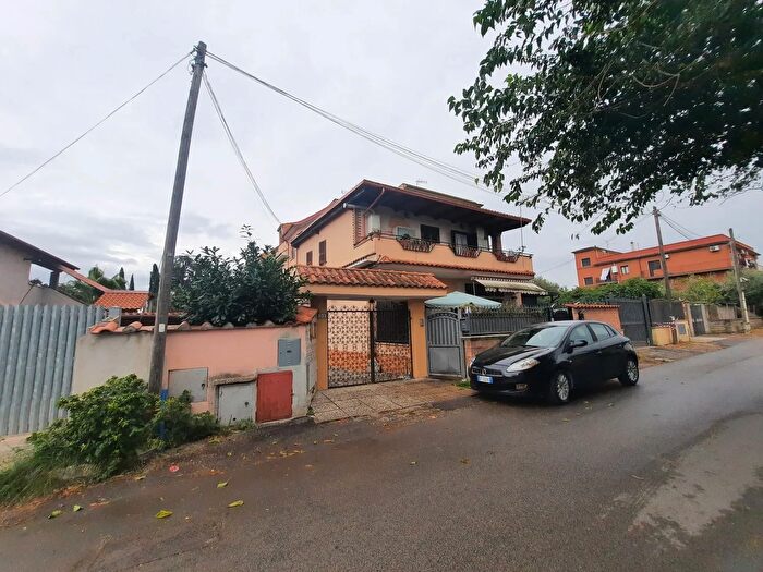 Appartamento trilocale in vendita in Roma