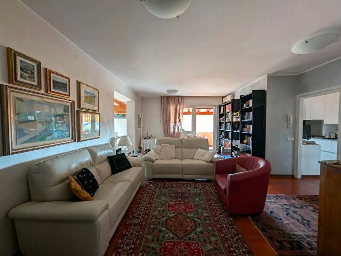 Appartamento con 7 locali in vendita in Cavarzere Via Alessandro Volta, Cavarzere