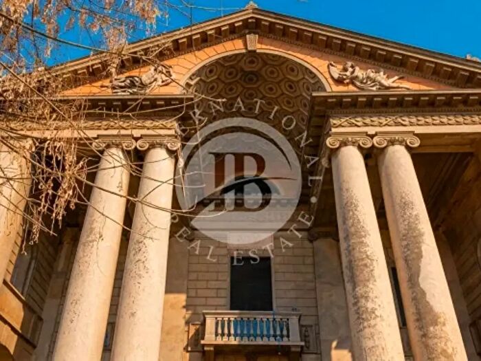 Casa con 6 locali in vendita in Cremona