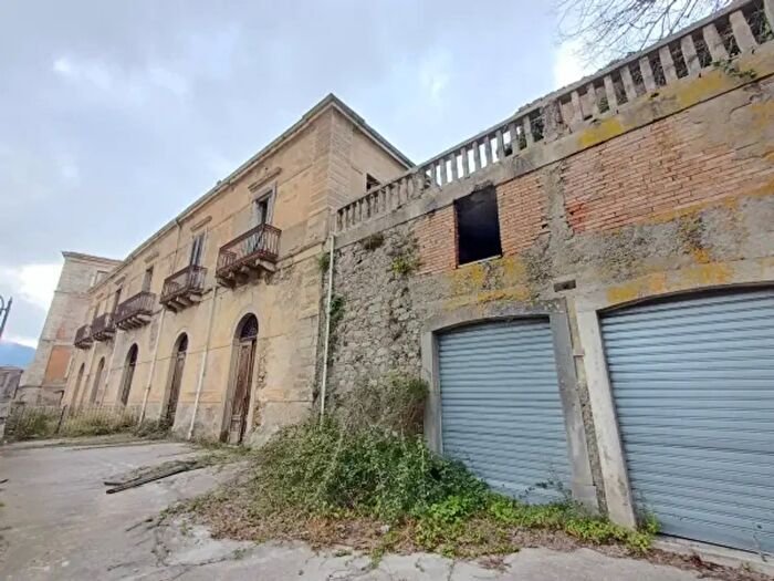 Casa con 6 locali in vendita in Via Libertà, Raccuja
