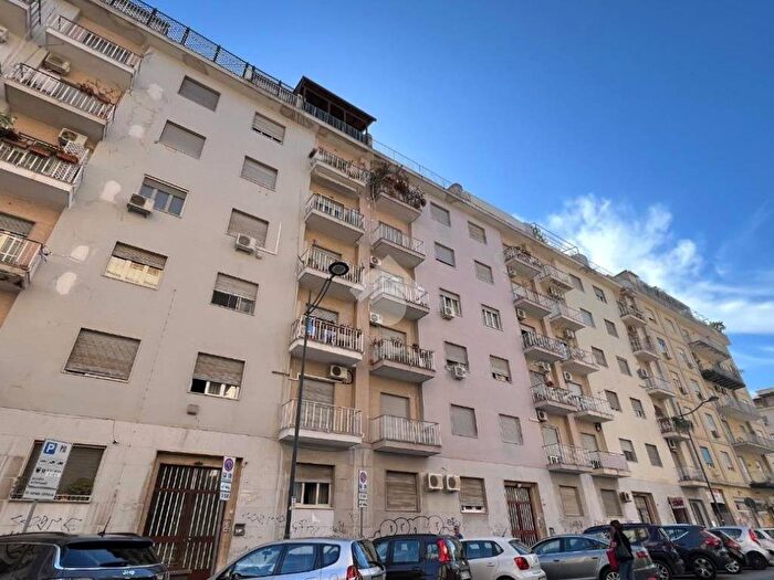 Appartamento trilocale in affitto in Via Francesco Lo Jacono, Notarbartolo Sciuti, Palermo