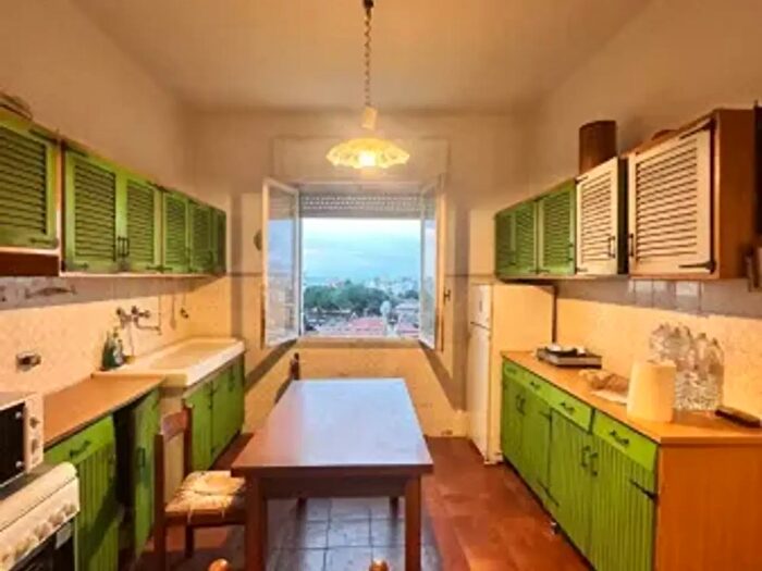 Appartamento quadrilocale in vendita in Via Orazio Raimondo, Vallecrosia