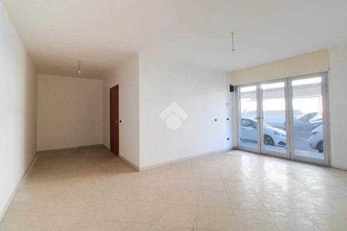 Appartamento trilocale in vendita in Via Parisina, Pescara