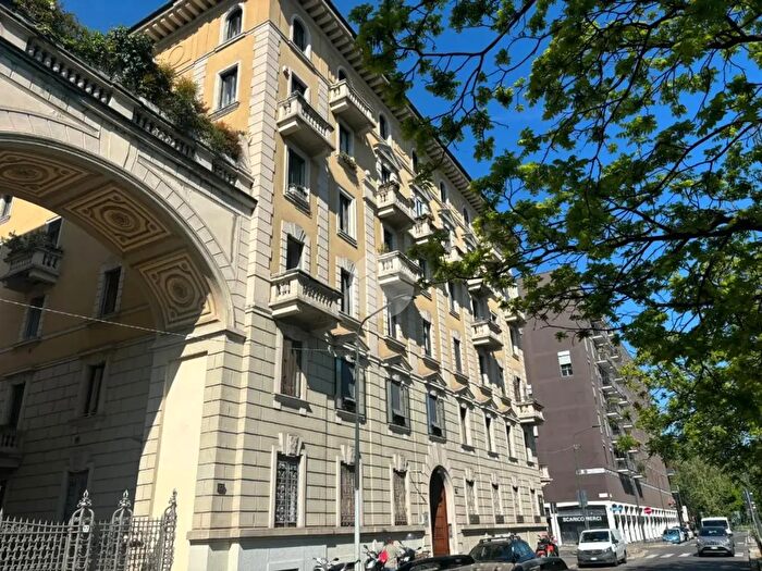 Appartamento trilocale in affitto in Corso Plebisciti, Milano