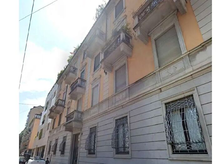 Appartamento trilocale in vendita in Via Bergamo, Milano