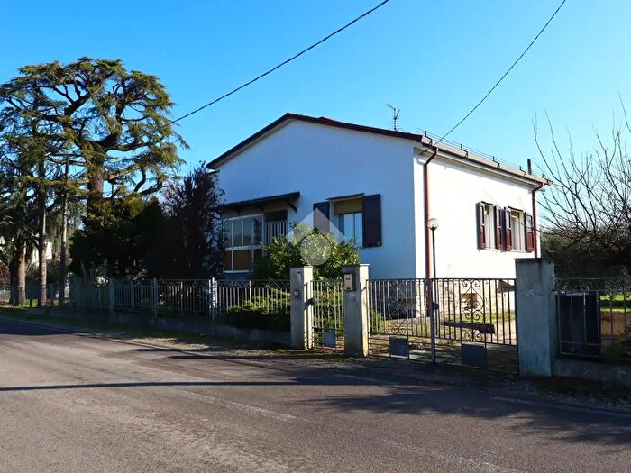 Casa trilocale in vendita in Via Trieste, Riolo Terme