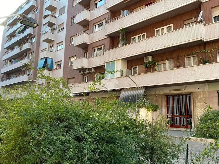 Appartamento con 5 locali in vendita in Vle degli Ammiragli, Roma