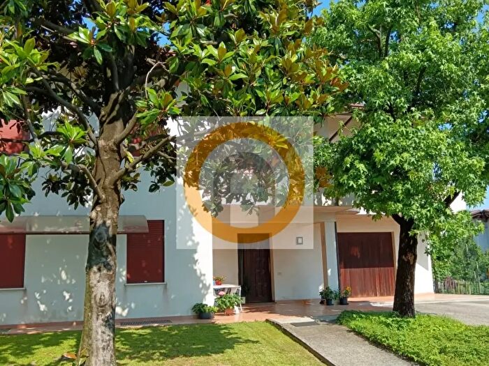 Casa con 6 locali in vendita in Bassano Del Grappa