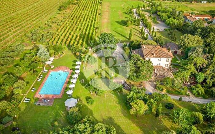 Casa con 6 locali in vendita in Cortona