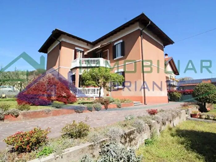 Casa con 6 locali in vendita in Via Roma, Mercallo