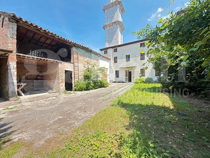 Casa con 8 locali in vendita in Brugine
