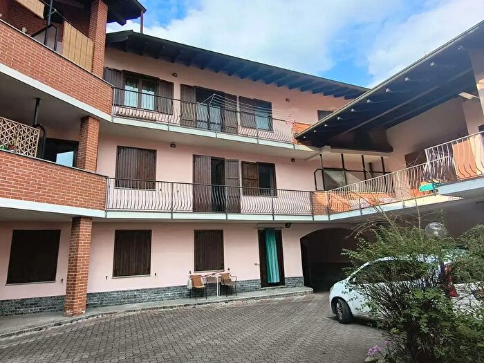 Appartamento trilocale in affitto in Vicolo Castello, Cavaglio DAgogna