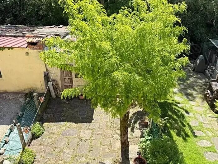 Casa con 8 locali in vendita in Marradi
