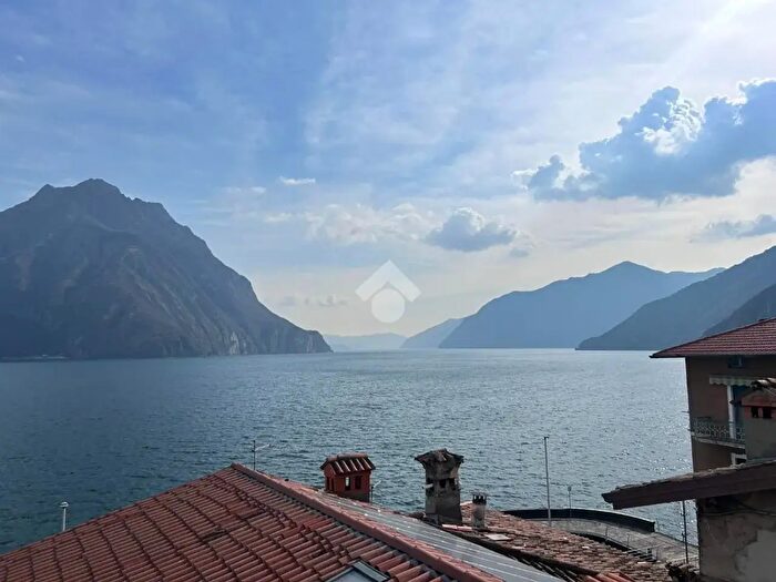 Appartamento bilocale in vendita in Via Ivº Novembre, Castro