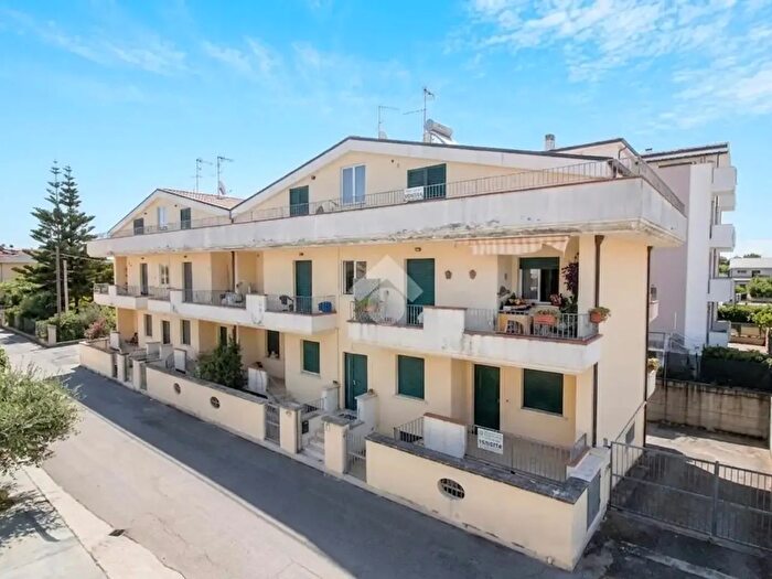 Appartamento trilocale in vendita in Via Bozzino, Roseto Degli Abruzzi