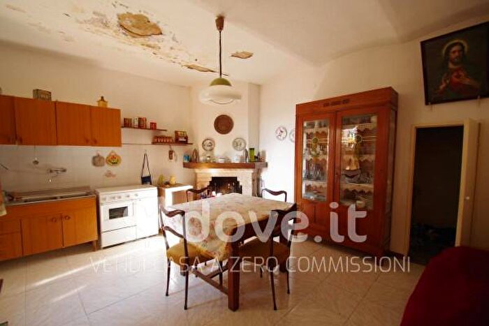 Casa con 6 locali in vendita in Via di Collazzi Snc, Montepulciano
