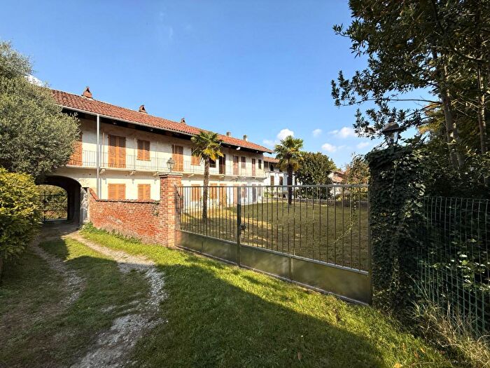 Casa con 5 locali in vendita in Via Bogaratto, Azeglio