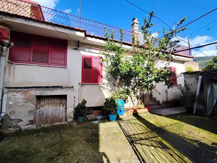 Casa con 5 locali in vendita in Via San Leonardo, San Felice A Cancello