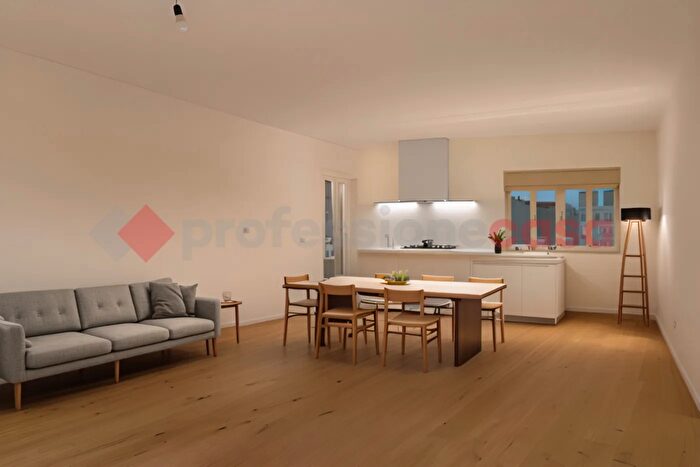 Appartamento con 5 locali in vendita in Via del Loreto, Lucca